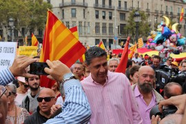 <p>Xavier García Albiol durante la manifestación en la Plaza de Catalunya contra la independencia.</p>