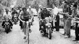<p>Imagen tomada de un vídeo de Francisco Martín Bahamontes durante el Tour de Francia de 1959.</p>