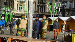 <p>Vigilancia en la Place de Brouckere, Bruselas el pasado día 22 de noviembre.</p>
