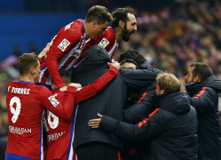 <p>Los jugadores del Atlético de Madrid celebran el tanto de Griezmann ante el Athletic Club de Bilbao (1-0)</p>