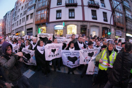 <p>Una manifestación en Bilbao contra la dispersión de presos de ETA</p>