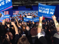 <p>Sanders se dirige a sus seguidores tras ganar en New Hampshire.</p>