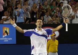 <p>Novak Djokovic celebra su victoria sobre Andy Murray en la final del Open de Australia de 2011</p>