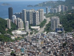 <p>Favela de Rocinha, pegada al barrio de São Conrado, en Río de Janeiro.</p>