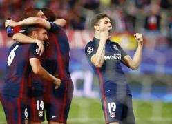 <p>Lucas Hernández (dcha.) celebra junto a otros compañeros el pase a semifinales de la Champions League</p>
