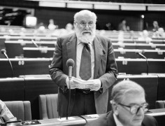 <p>Altiero Spinelli en una intervención en el Parlamento Europeo en 1984.</p>