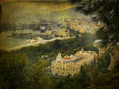 <p>Vista del Ayuntamiento de Málaga desde el Castillo de Gibralfaro</p>