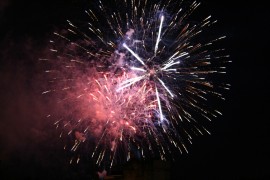 <p>Fuegos artificiales del Día de todos los Santos, en Vigo.</p>