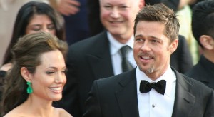 <p>Angelina Jolie y Brad Pitt en la gala de los Oscar en 2009. </p>