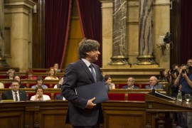 <p>Carles Puigdemont, en la primera sesión que dirime la cuestión de confianza, el 28 de septiembre.</p>