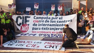 <p>Concentración en Valencia del colectivo CIEs No, en 2015.</p>