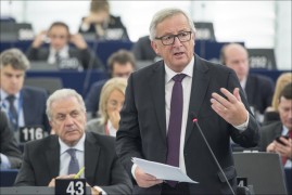 <p>Jean-Claude Juncker, presidente de la Comisión Europea, durante un debate plenario en el Parlamento el pasado mes de octubre.</p>