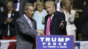 <p>Nigel Farage y Donald Trump durante un mitin en Jackson, Mississippi</p>