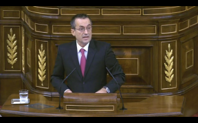 <p>El portavoz del parlamento canario, José Miguel Ruano, ayer en el parlamento defendiendo un nuevo estatuto para Canarias.</p>