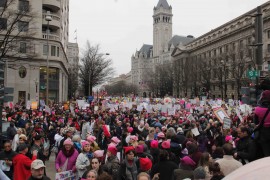 <p>La Marcha de las Mujeres sobre Washington congregó a medio millón de personas, el doble que la investidura de Donald Trump, que tuvo lugar el día anterior. </p>
