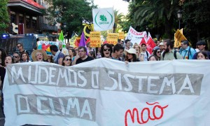 <p>Manifestación organizada por la plataforma Quercus en contra del ATI y la central de Almaraz. Lisboa, 2016. </p>
