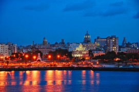 <p>La Habana Vieja de noche.</p>