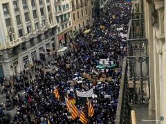 <p>La manifestación de ayer en Barcelona pidiendo la acogida de los refugiados</p>