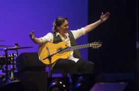 <p>Vicente Amigo, durante la presentación de<em> Memoria de los sentidos</em> en el Teatro Real. </p>