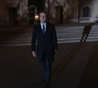 <p>Emmanuel Macron, en la Explanada del Louvre, tras su victoria en las presidenciales. </p>