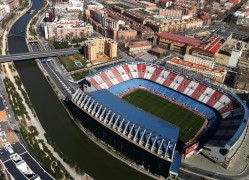 <p>Vista del Estadio Vicente Calderón, 2013</p>