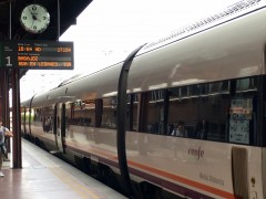 <p>Un andén de la estación de trenes de Chamartín, en Madrid.</p>