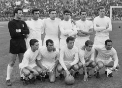 <p>El Real Madrid posa en el terreno de juego antes de la final de la Copa de Campeones de Europa contra el Partizán de Belgrado en 1966.</p>