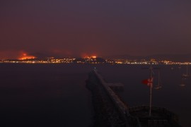 <p>Incendios en Nigrán, vistos desde el Parador de Bayona.</p>
