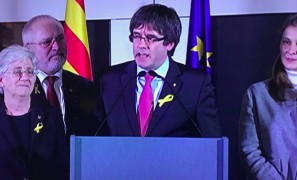 <p>Puigdemont comparece en Bruselas, tras conocer los resultados del 21D (captura de pantalla).</p>