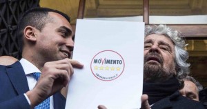 <p>Luigi di Maio, candidato del M5S, con Beppe Grillo, el 20 de enero, en la presentación del nuevo logo del partido.</p>