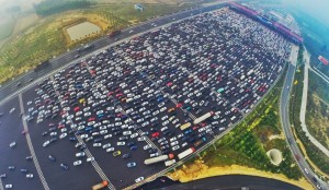 <p>Carretera con 50 carriles en China, peaje hacia Pekín.</p>