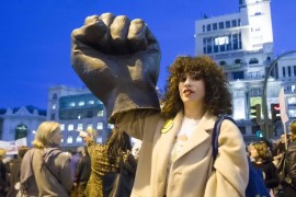 <p>Una joven se manifiesta en Madrid el 8 de marzo de 2017.</p>
