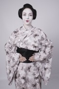 <p>Pepita es la única geisha de Barcelona, prostituta y masajista erótica, se ha formado en el reiki japonés y ha reinventado su servicio aplicando esta disciplina a sus encuentros con los clientes.</p>