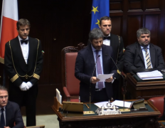 <p>Roberto Fico (M5S) durante su discurso inaugural en el Parlamento italiano, 24 de marzo de 2018.</p>