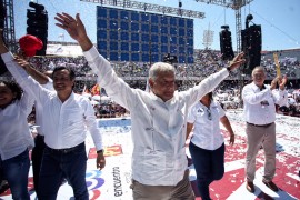 <p>Andrés Manuel López Obrador junto a sus candidatos de Veracruz y Puebla, Cuitláhuac García y Miguel Barbosa en Tlaxcala. 24 de junio de 2018. </p>