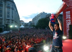 <p>Gabi celebrando la Europa League en la fuente de Neptuno, Madrid.</p>