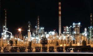 <p>Refinería de petróleo, en Ancona (Italia).</p>
