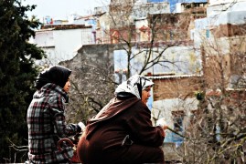 <p>Dos mujeres en Chauen, al noroeste de Marruecos.</p>