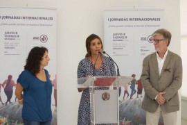 <p>Mónica Andrade presenta las jornadas con el alcalde de Zaragoza, Pedro Santisteve, y la concejala delegada de Ecucación e Inclusión, Arantza Gracia.  </p>