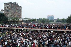 <p>La marcha llegando al área del Rectorado en Ciudad Universitaria. A la izquierda, la icónica Biblioteca Central.</p>