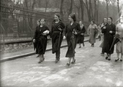 <p>Un grupo de trabajadoras de Tabacalera en el barrio de Egia, San Sebastián, en 1936. </p>