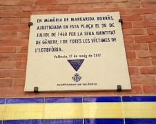 <p>Placa homenaje a Margarida Borràs en la plaza del Mercado, Valencia.</p>