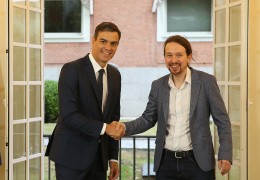 <p>Pedro Sánchez y Pablo Iglesias tras la firma, en La Moncloa, del acuerdo sobre los Presupuestos Generales del Estado para 2019.</p>