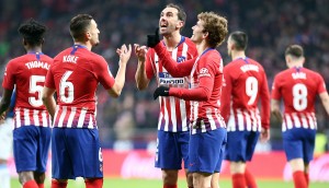 <p>Los jugadores del Atlético de Madrid celebran el gol de Griezmann en el partido contra el Espanyol. </p>