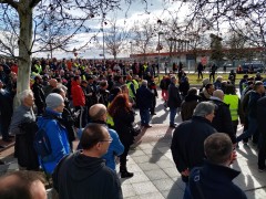 <p>Concentración de taxistas en el recinto de IFEMA, en Madrid, en su cuarto día de huelga.</p>