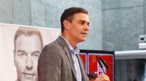 <p>Pedro Sánchez durante la campaña electoral, en Ourense.</p>