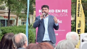 <p>Carlos Sánchez Mato durante un acto de campaña en Chamberí (Madrid), el 21 de mayo. </p>