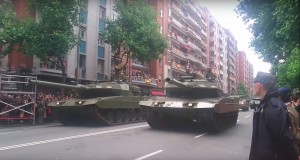 <p>Desfile del día de las fuerzas armadas en Logroño. Mayo de 2018.</p>