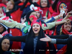 <p>Mujeres aficionadas de Irán en la final de la Champions asiática, uno de los pocos partidos a los que se les permitió acudir.</p>