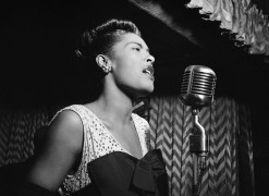 <p>Billie Holiday durante un concierto en el Downbeat club, en Nueva York.</p>
